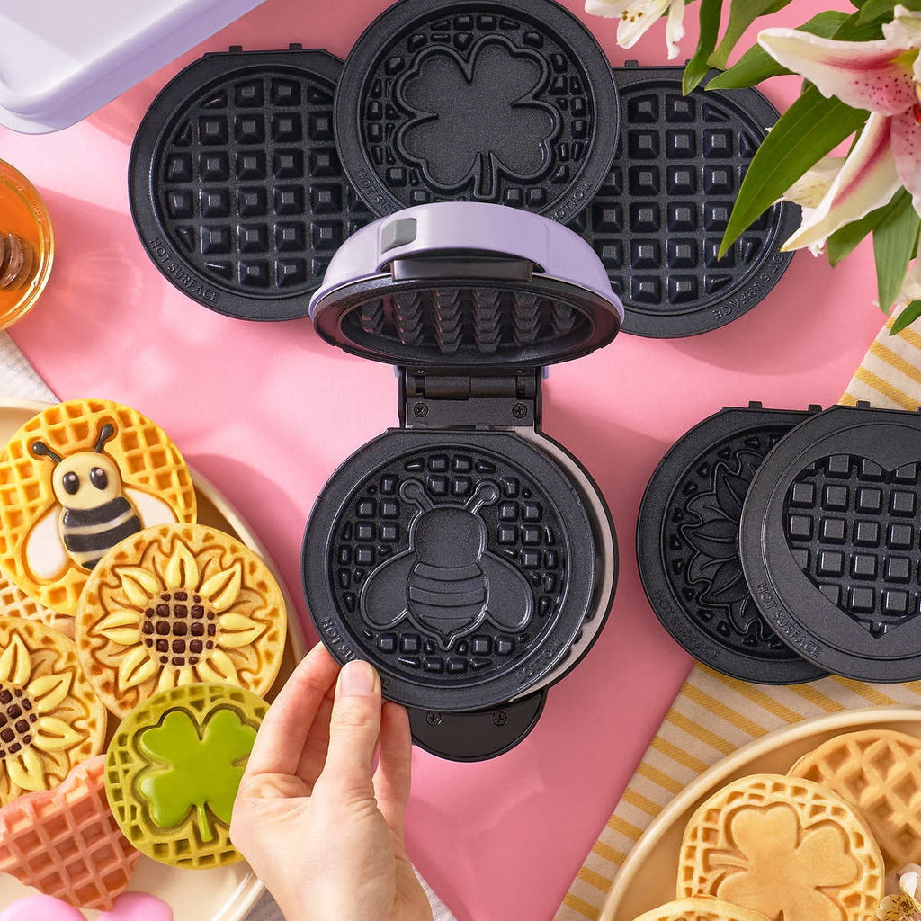 Mini Waffle Maker with Removable Plates Q650