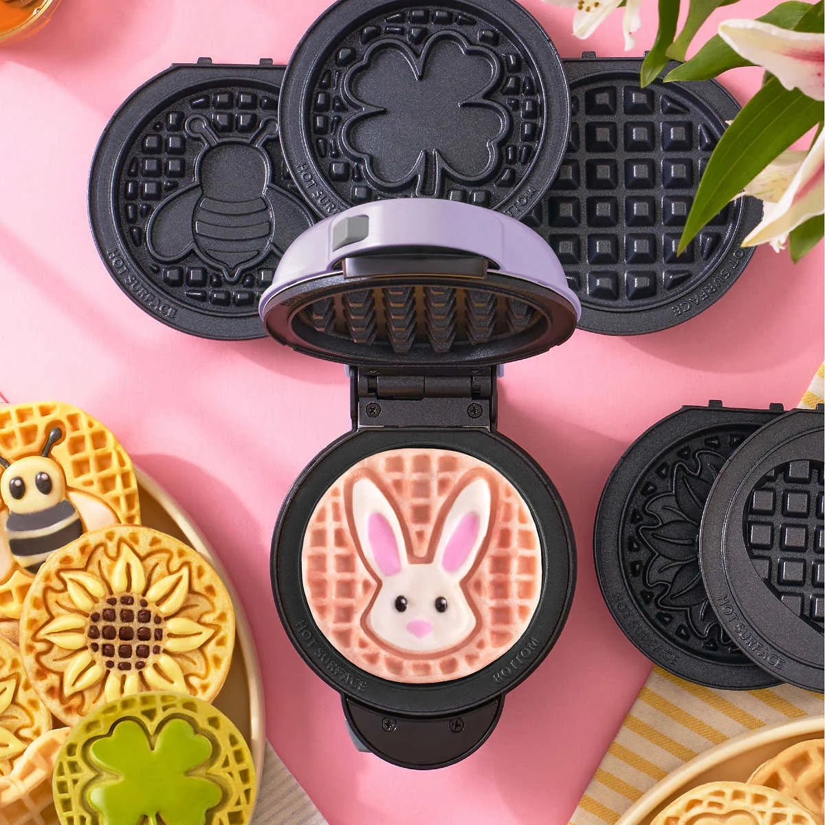 Mini Waffle Maker with Removable Plates Q650