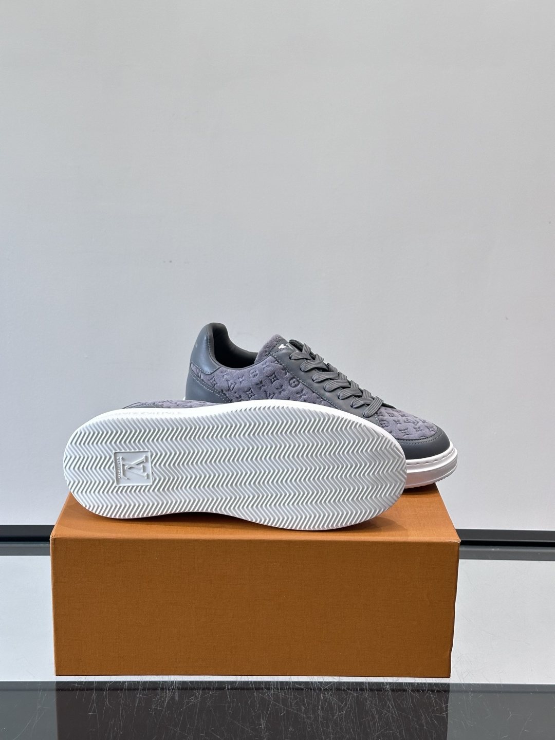 Louis Vuitton Embossed Low-Top Sneakers - Embossed Patterned Leather And Suede Upper